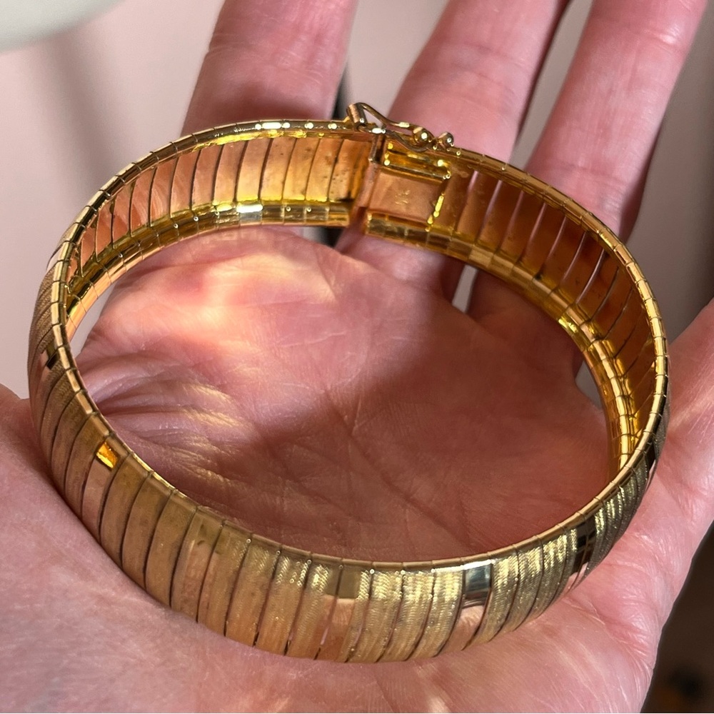 Vintage 80 90 Gold Vermeil Oversized Mobwife Classic Italy thick wide Bracelet - Picture 13 of 17